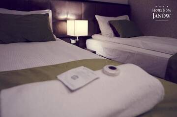 Фото номера Трехместный номер Отель Hotel Janów г. Янув-Любельский 2